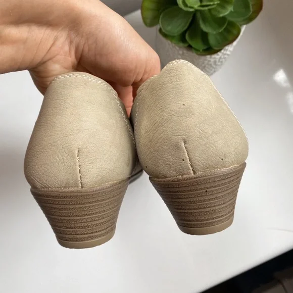 π SCANDI TAN PERFORATED STITCHED WEDGES! - Picture 7 of 13